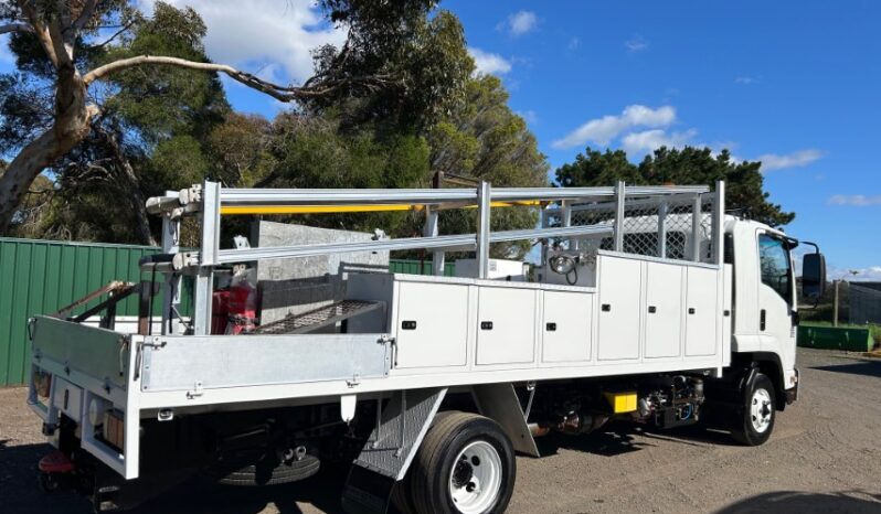 2009 Isuzu FRR600 Service Truck full