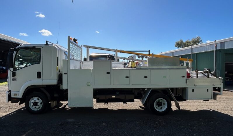 2009 Isuzu FRR600 Service Truck full