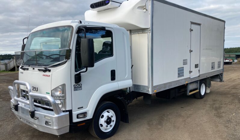 7/2012 Isuzu FRR600 Fridge/Freezer full