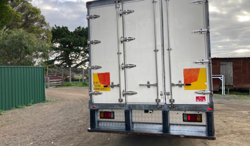 7/2012 Isuzu FRR600 Fridge/Freezer full