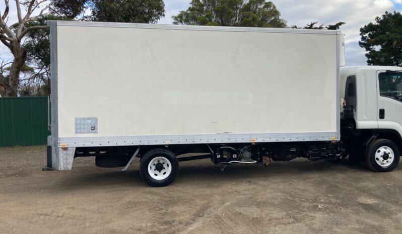 7/2012 Isuzu FRR600 Fridge/Freezer full