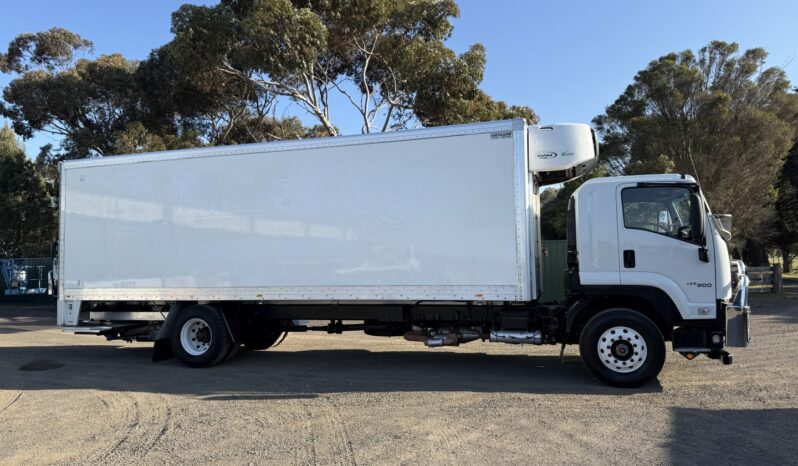 05/2017 Isuzu FVD1000 Fridge/Freezer Truck full