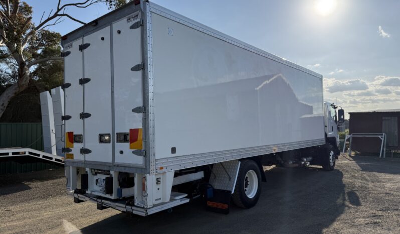 05/2017 Isuzu FVD1000 Fridge/Freezer Truck full