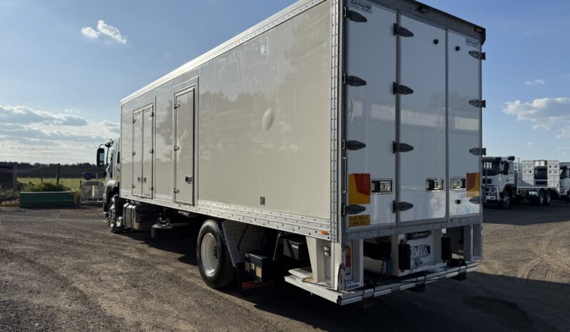 05/2017 Isuzu FVD1000 Fridge/Freezer Truck full