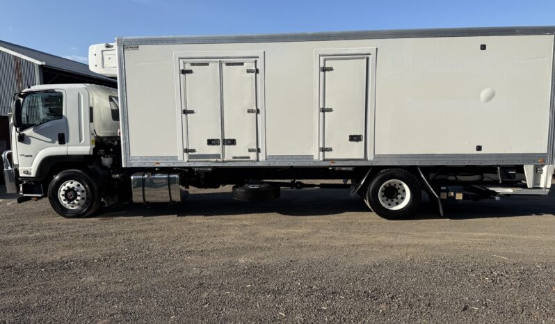 05/2017 Isuzu FVD1000 Fridge/Freezer Truck full