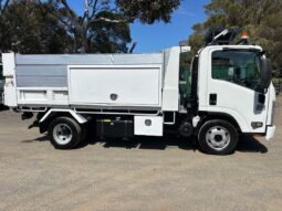 01/2014 Isuzu NPR 300 Tipper full