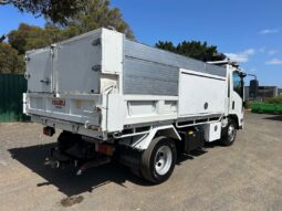 01/2014 Isuzu NPR 300 Tipper full