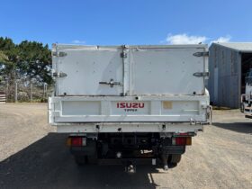 01/2014 Isuzu NPR 300 Tipper